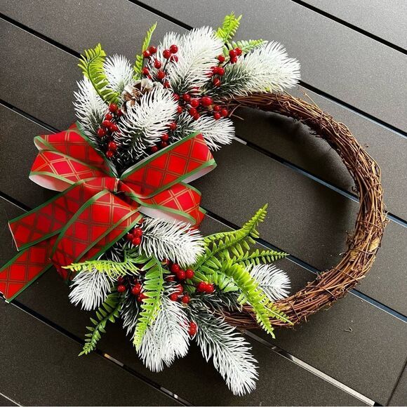 Christmas Wreath 12 inches Red, White & Green Hand made NWOT - Picture 5 of 5